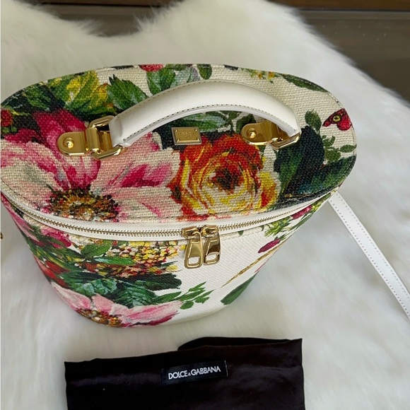 Auth Dolce & Gabbana excellent condition - Picture 6 of 17